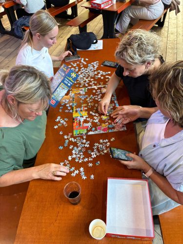 Kermiskantine: Darten, Puzzelen en Borrelen