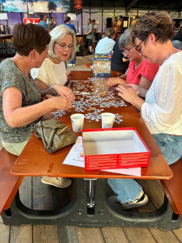 Kermiskantine: Darten, Puzzelen en Borrelen