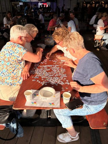 Kermiskantine: Darten, Puzzelen en Borrelen