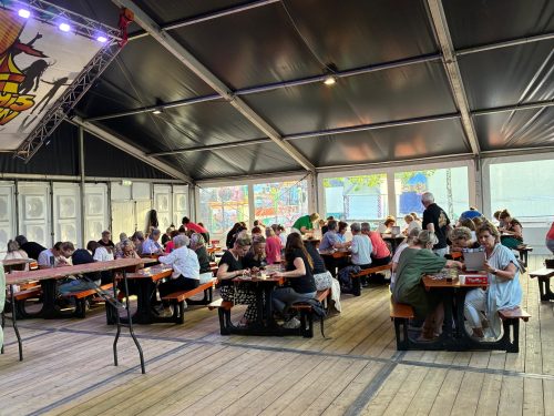 Kermiskantine: Darten, Puzzelen en Borrelen