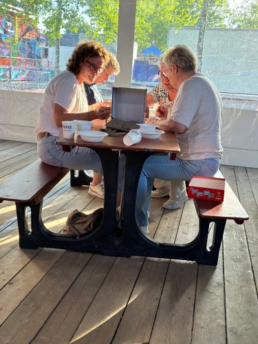 Kermiskantine: Darten, Puzzelen en Borrelen