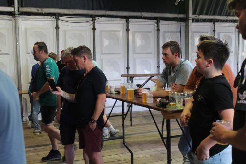 Kermiskantine: Darten, Puzzelen en Borrelen