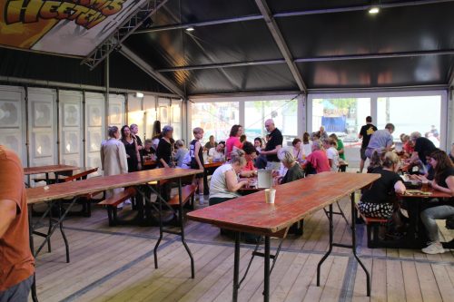 Kermiskantine: Darten, Puzzelen en Borrelen