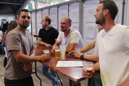 Kermiskantine: Darten, Puzzelen en Borrelen