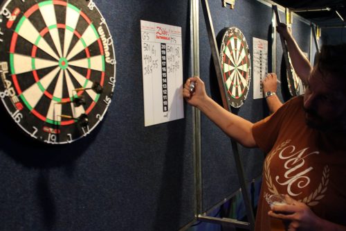 Kermiskantine: Darten, Puzzelen en Borrelen