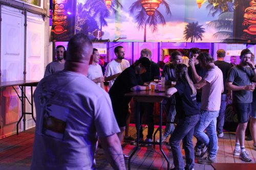 Kermiskantine: Darten, Puzzelen en Borrelen