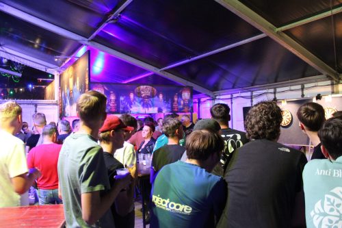 Kermiskantine: Darten, Puzzelen en Borrelen