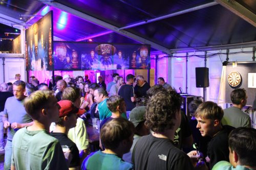 Kermiskantine: Darten, Puzzelen en Borrelen