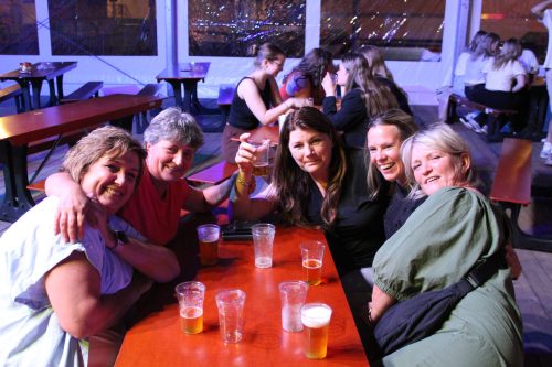 Kermiskantine: Darten, Puzzelen en Borrelen