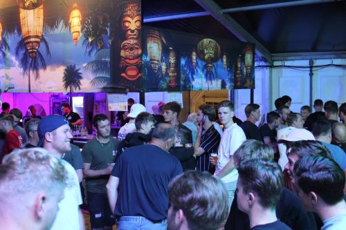 Kermiskantine: Darten, Puzzelen en Borrelen