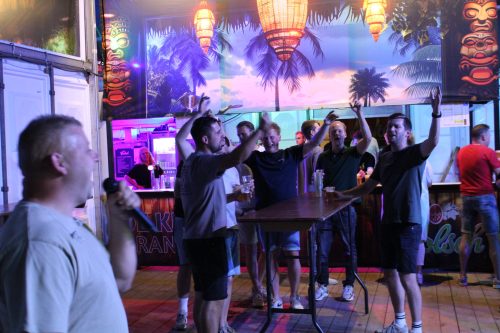 Kermiskantine: Darten, Puzzelen en Borrelen